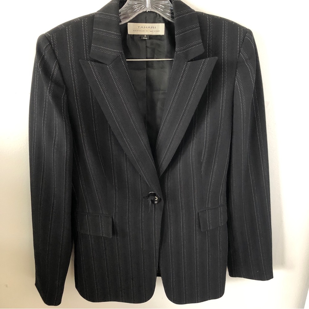 Tahari Arthur S. Levine Black & White Pinstripe Blazer Sz 4 -‎ EUC